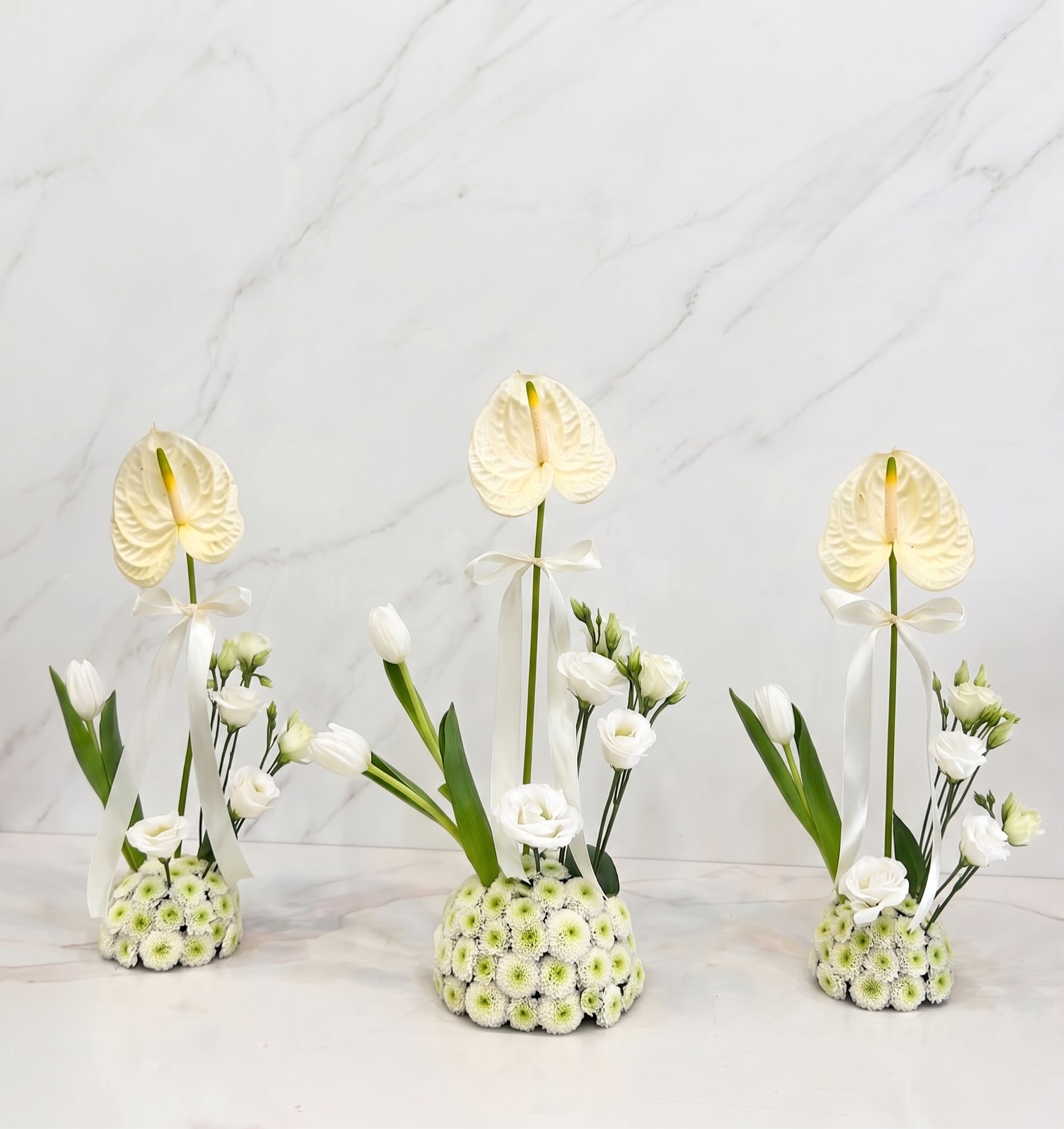 ANTHURIUM special whitish table arrangement.