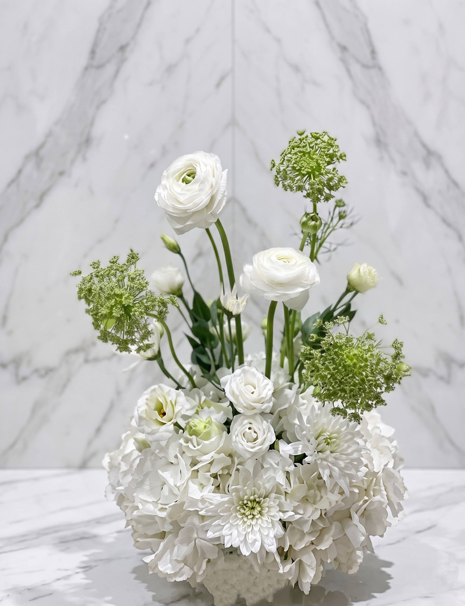 Special whitish FLOWERS table arrangement
